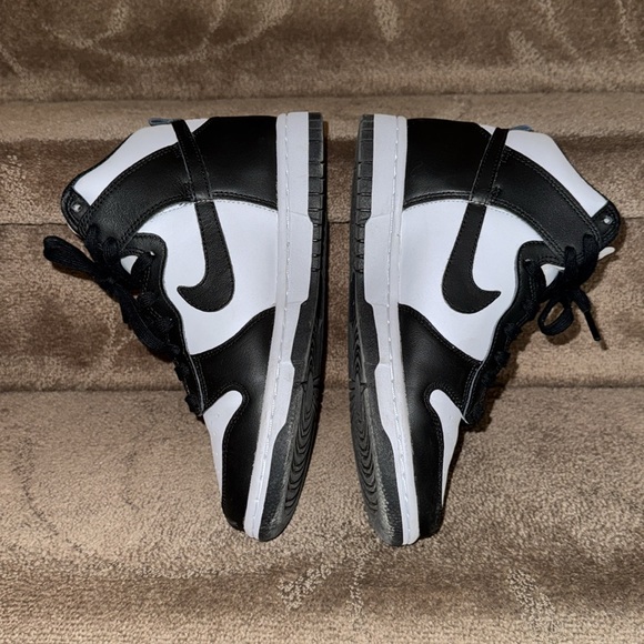 Nike Size 6.5 Black and White High Tops - Picture 5 of 6